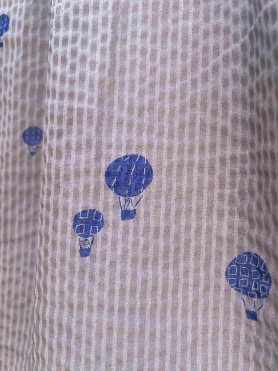 marbleSUD_shimo's tweet photo. 【本日おすすめのコーデ❣️】

新作のballoonスイートピーブラウス、
花びらのように重なるデザイン、五分袖＋ゴム仕様の袖口で、程よい華やかさとボリューム感がポイントです♪

かわいいらしい動物たちが隠れています！
ぜひ探してみてください🐾

すぎ　ねねち　こう
#マーブルシュッド #下北沢店 https://t.co/BRbr39iqOa