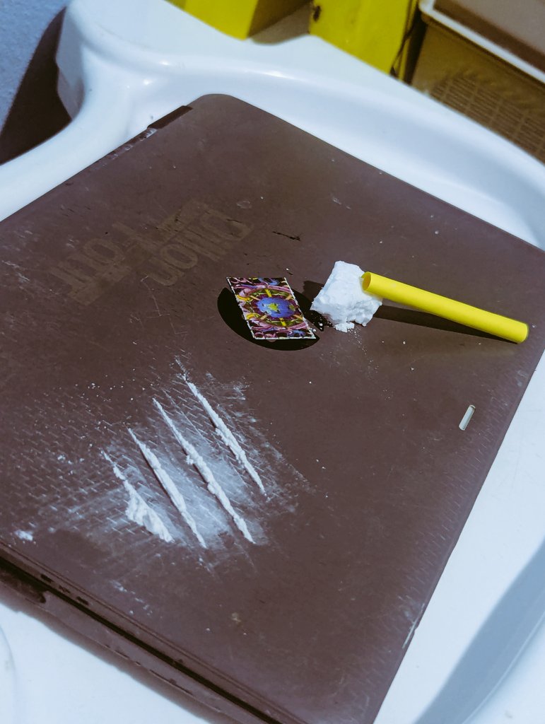 pookiegolda's tweet photo. Could snow ❄️ and LSD tabs be the best drug combo??
How many lines and tabs can you take at once if you ever done 
#drugstwt #coke #coketwt #lsdtwt #lsdacid #acid #cocaine #cocaintwt #yak #psychedelic https://t.co/JoQ3LdUoFX