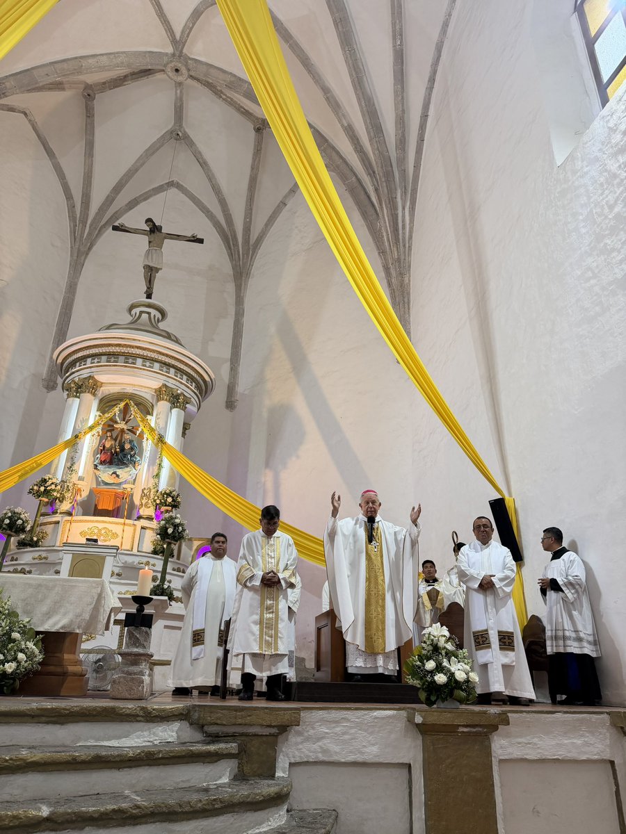 MonsRamonCastro's tweet photo. En la parroquia de Santo Domingo de OAXTEPEC hemos celebrado la Misa de envío del segundo contingente de seminaristas para la misión de verano.
He hecho hincapié en la necesidad de transparentar la comunión trinitaria en su misión, dejando ver sobre todo el amor de Dios.
Ánimo! https://t.co/Qy1OT1WdMY