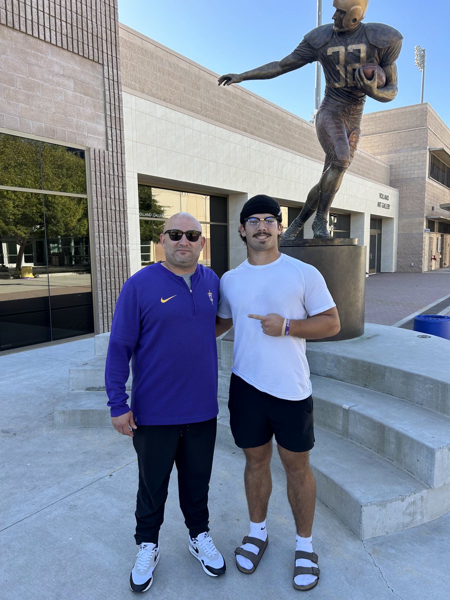 keatonlopez_08's tweet photo. Thank you to @californiafb_ @CLUCoachLugo @CheyneCaldwell for the time you spend with @HighLemoore. 💜💛
I personally appreciate your time and look forward to continuing to connect! 
@jciv_ @Coachpatwins https://t.co/b4NIzL0oUO