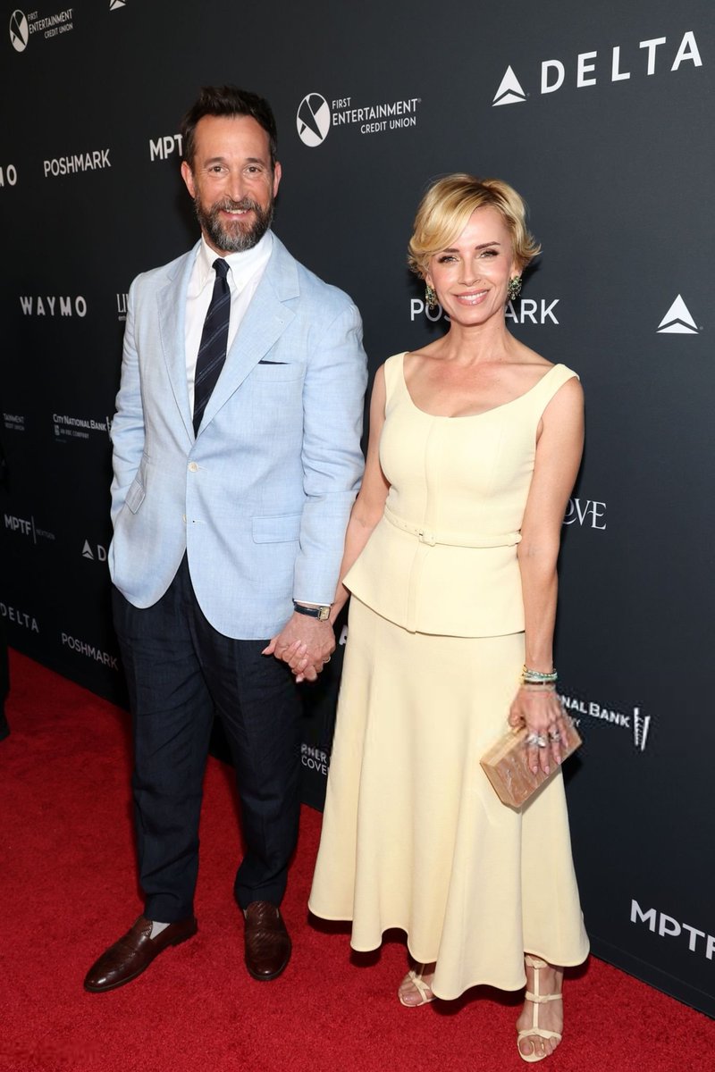 NoahWyleCom's tweet photo. Noah &amp; Sara 💙 https://t.co/RfnwRF6Zfm