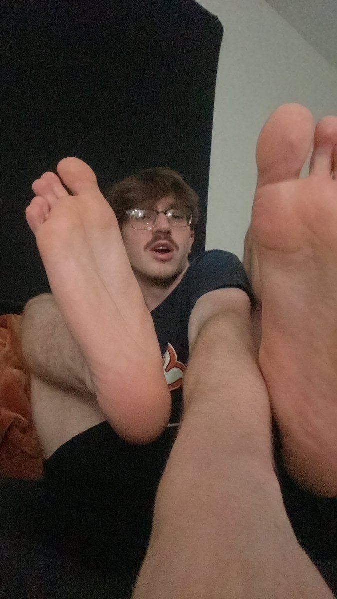 MamaRunerigus's tweet photo. Feet btw https://t.co/VqXFhhM1av