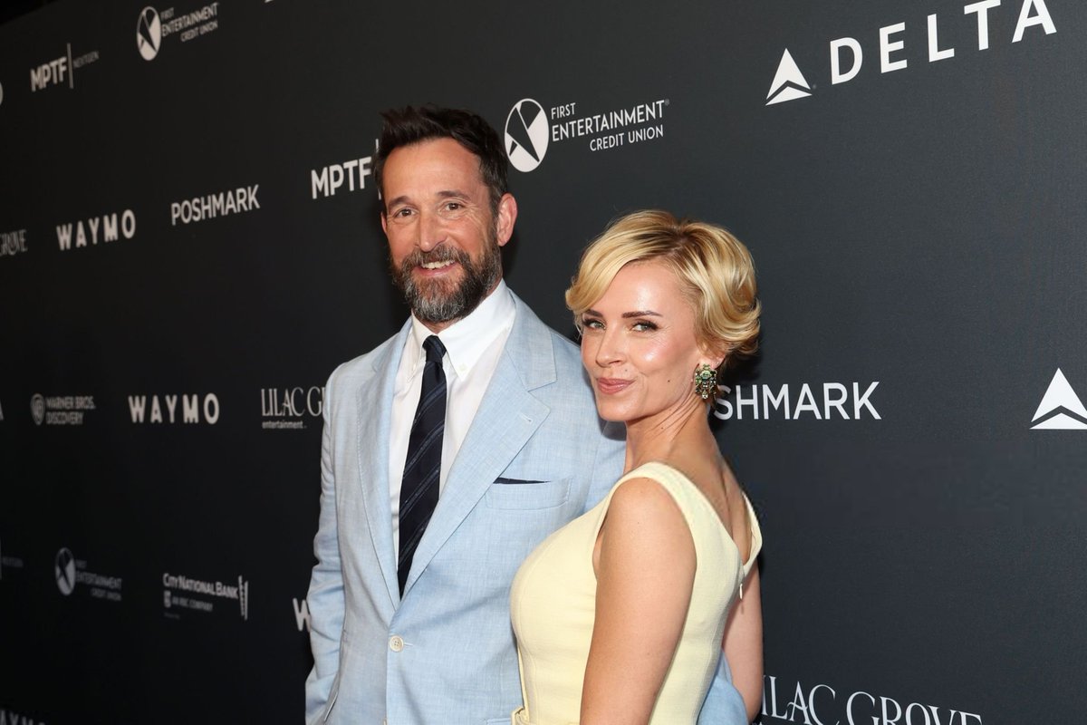 NoahWyleCom's tweet photo. Noah &amp; Sara 💙 https://t.co/RfnwRF6Zfm