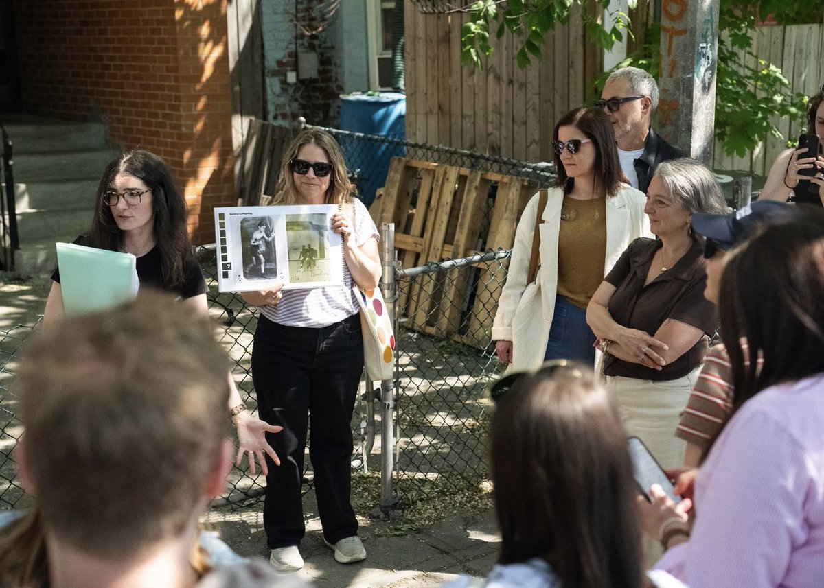 juliedabrusin's tweet photo. A beautiful day to celebrate the end of Jewish Heritage Month with a Jewish history tour of Kensington market and live klezmer music at the Free Times Cafe. A chance to connect with community members with joy and learning. Thank you Ontario Jewish Archives for a great tour. https://t.co/fmH3zSNJco