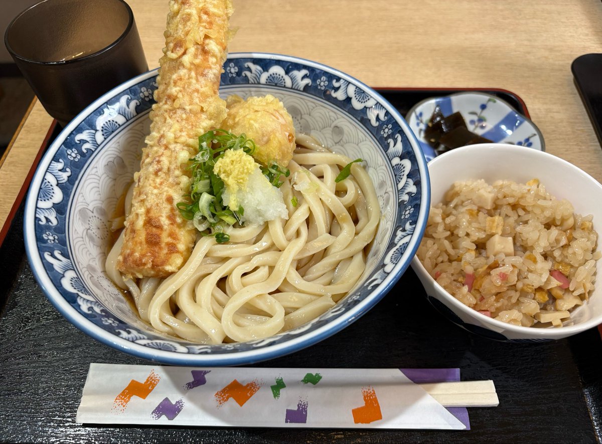 nssa1119's tweet photo. 長居スタジアムの近くにある
2024年に百名店を獲得した
＃釜ひろ さん

口コミにある通り接客も一人一人丁寧で居心地の良い空間でした😁
うどんは喉越しが良く、天ぷらもサクサク♪
このクオリティの他の料理も是非食べてみたいと思わせるお店でした👍

＃百名店 ＃うどん ＃鶴見ヶ丘 https://t.co/PsWTbwIOXv