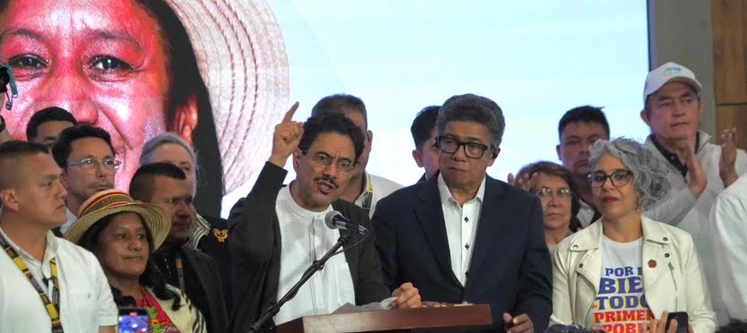 MateoDDHH's tweet photo. Fraguaron el fraude para inflar a un tigrillo enjaulado, pero despertaron al jaguar.
Ganaremos en 2° vuelta ✊🏽🇨🇴 https://t.co/6TSedumQs4