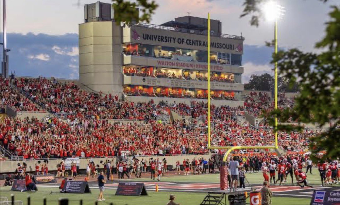 daleclark211011's tweet photo. After a great camp on Saturday blessed to receive a offer from University of central Missouri 
@Coach_Clay9 @JonesgGreg @ZC_Cunningham @TheCoachMickens @CoachMalone816 https://t.co/gT5se8gZDr