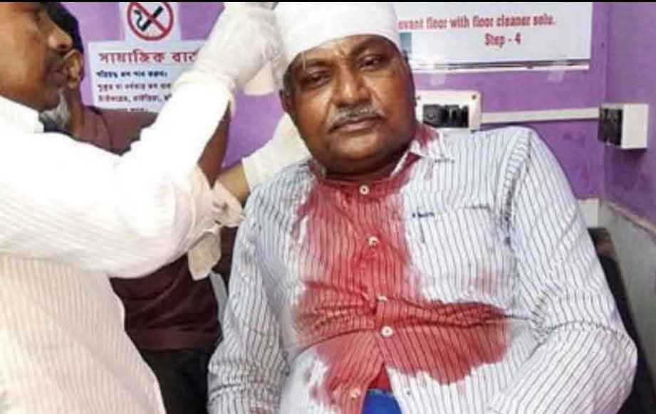 MayukhDuke's tweet photo. Comrade Pradeep &amp; Kamal Gayen were beaten to death with bricks. Dipankar's parents burned alive before Panchayat polls. No human rights outrage then. In 15 years,we've counted 276 martyr comrades.

This Trinamool is mafia,nothing but thieves &amp; goons.

And yes-class hatred matters https://t.co/db8cQx7aH8