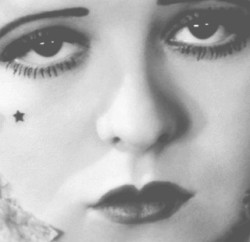 Suzanne08253534's tweet photo. Clara Bow’s beauty marks https://t.co/bd7RINBCQg