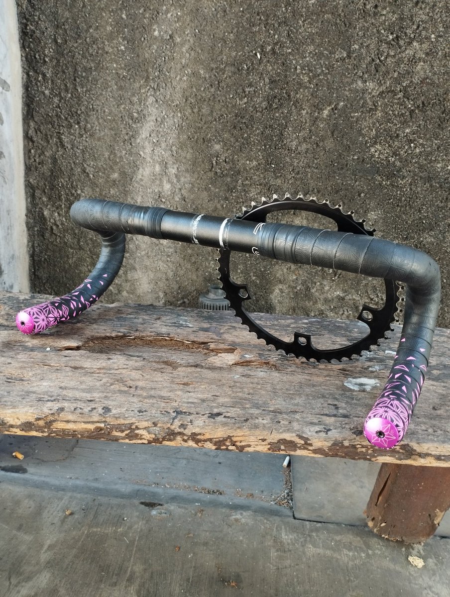 Emperan88's tweet photo. #fnfjb WTS dijual..
• Dropbar zoom flanders uk. 400 include bartape dan bar end supacaz original Rp. 300k
• Chainring unbrand 49T BCD 144 Rp. 150k

Lokasi Kec. Taman Kab. Sidoarjo
Kirim-kirim direct transfer only, tidak rekber
Minat WA aja 081222489988 https://t.co/0BXTH4umMl