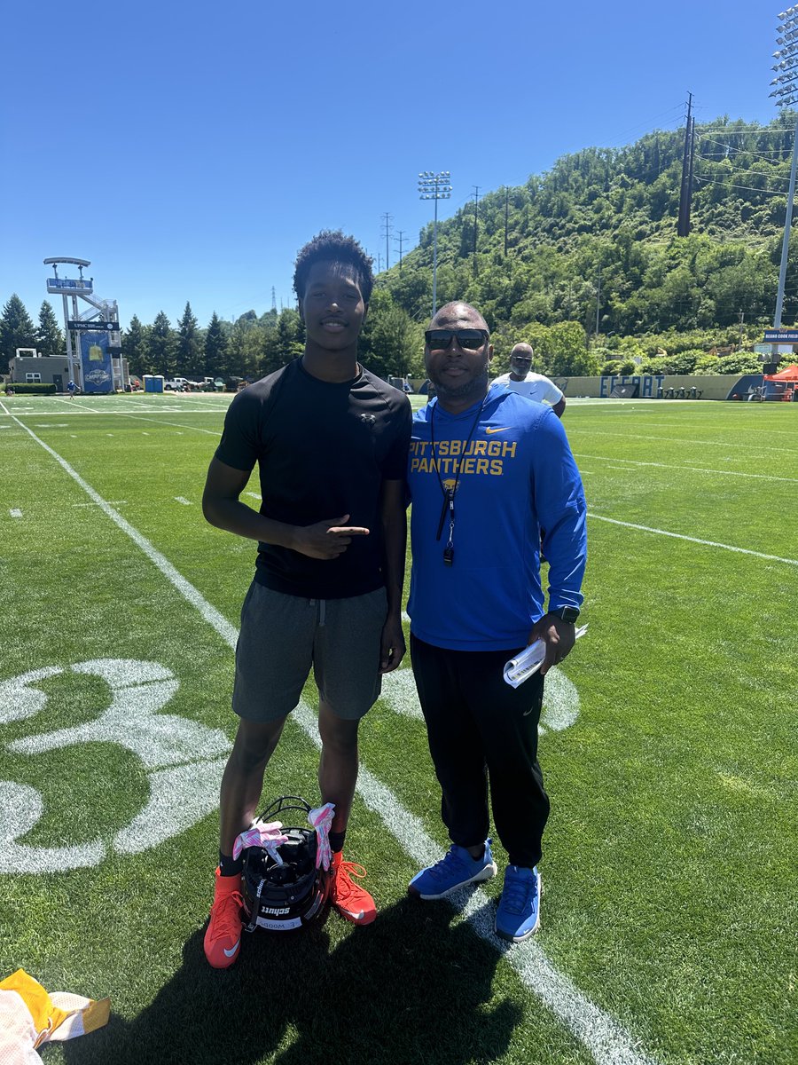 EWoods07's tweet photo. Really appreciate @CoachJjLaster @Coach__Robles @CoachLG @coachdaoust for great coaching and feedback today at @Pitt_FB camp.  I def got better today. 
@mvjacketsfb @CoachWeb_  @PittGuru @AlPopsFootball @CoachTMcCormick @routesurgeon https://t.co/mELcP6TcJt