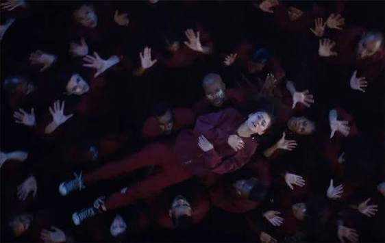 inZAYNpetal's tweet photo. I JIST REALIZED IM SEASON ONE IT SYMBOLIZES HER DEATH WITH A OVERDOSE AND SHE DIES OF A OVERDOSE #Euphoria https://t.co/nIgihqa83h