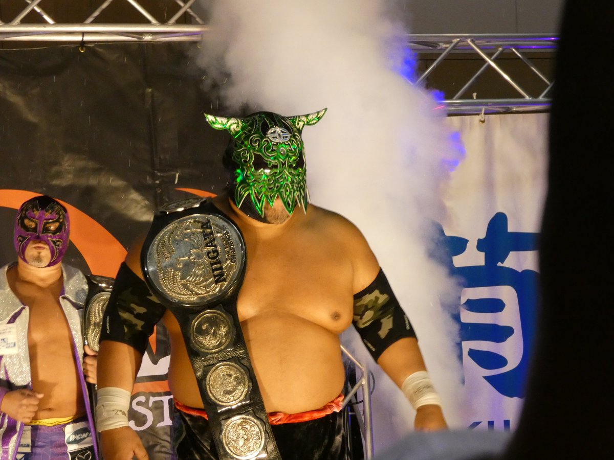 1004Ka0ruk0's tweet photo. #新潟プロレス #ビッグ・THE・良寛 #GAINA #土肥こうじ #ノブ・カセダ
GAINAさんの入場かっこよすぎる〜〜〜!!!!😭♥️😭♥️ https://t.co/j6MlqLCKyY