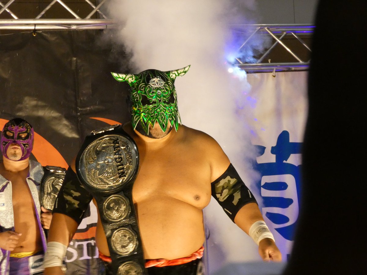1004Ka0ruk0's tweet photo. #新潟プロレス #ビッグ・THE・良寛 #GAINA #土肥こうじ #ノブ・カセダ
GAINAさんの入場かっこよすぎる〜〜〜!!!!😭♥️😭♥️ https://t.co/j6MlqLCKyY