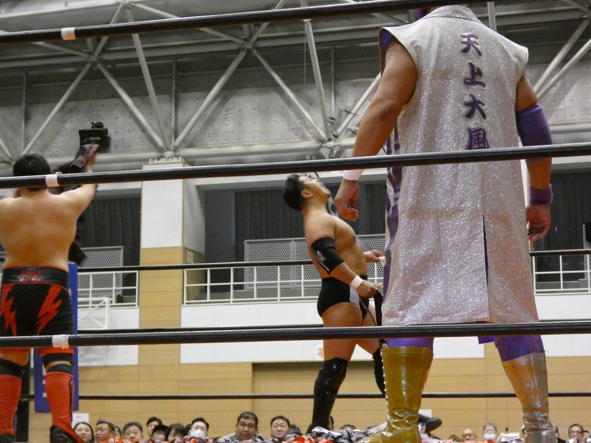1004Ka0ruk0's tweet photo. #新潟プロレス #ビッグ・THE・良寛 #GAINA #土肥こうじ #ノブ・カセダ
GAINAさんの入場かっこよすぎる〜〜〜!!!!😭♥️😭♥️ https://t.co/j6MlqLCKyY