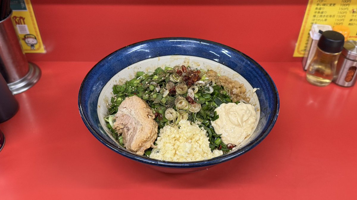 TKM_ramen's tweet photo. それいけ！たかちゃんラーメン 守谷店@茨城県守谷市（南守谷駅）
限定／無限ニラそば（大／350g）
麺増し（100g）×2
全マシ（ニンニク、アブラ、辛味、山椒、ニラ）、ガリマヨ、豚

#たかちゃんラーメン
#たかちゃんラーメン守谷店
#それいけたかちゃんラーメン
#それいけたかちゃんラーメン守谷店 https://t.co/8qdMkQKJLt
