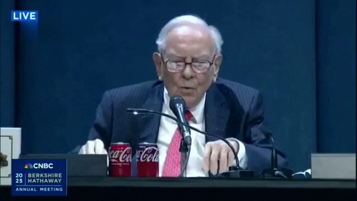 mbernardclt's tweet photo. Warren Buffett thinks stocks beat real estate 🚨🚨

You on board with that? 🤔 https://t.co/jkzts82qGh https://t.co/M2C8GbUGgG