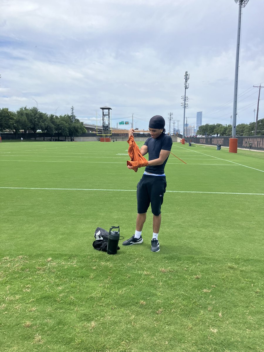 petercobos512's tweet photo. Had A Blast At The Elite Showcase Today, definitely got 1% better then yesterday. Thank You @TexasFootball @BWells409  for this Opportunity 🔥 
@CoogsFB https://t.co/58bQ2zGqRK