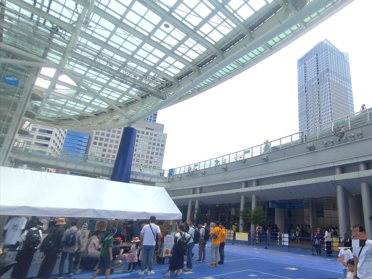 OutputJewelry's tweet photo. いきものづくし2026。
スタッフの皆さま、出展者の皆さま、ご来場の皆さま、２日間ありがとうございました！
いきものに囲まれた幸せな空間でした、とても楽しかったです🐸👍️

今回のお目当てだったがまごおり深海魚のCDも買えたし満足満足😊

来年はあるのかな？
また出展いたいと思います。

オンブバッタ、まだ生きています🦗