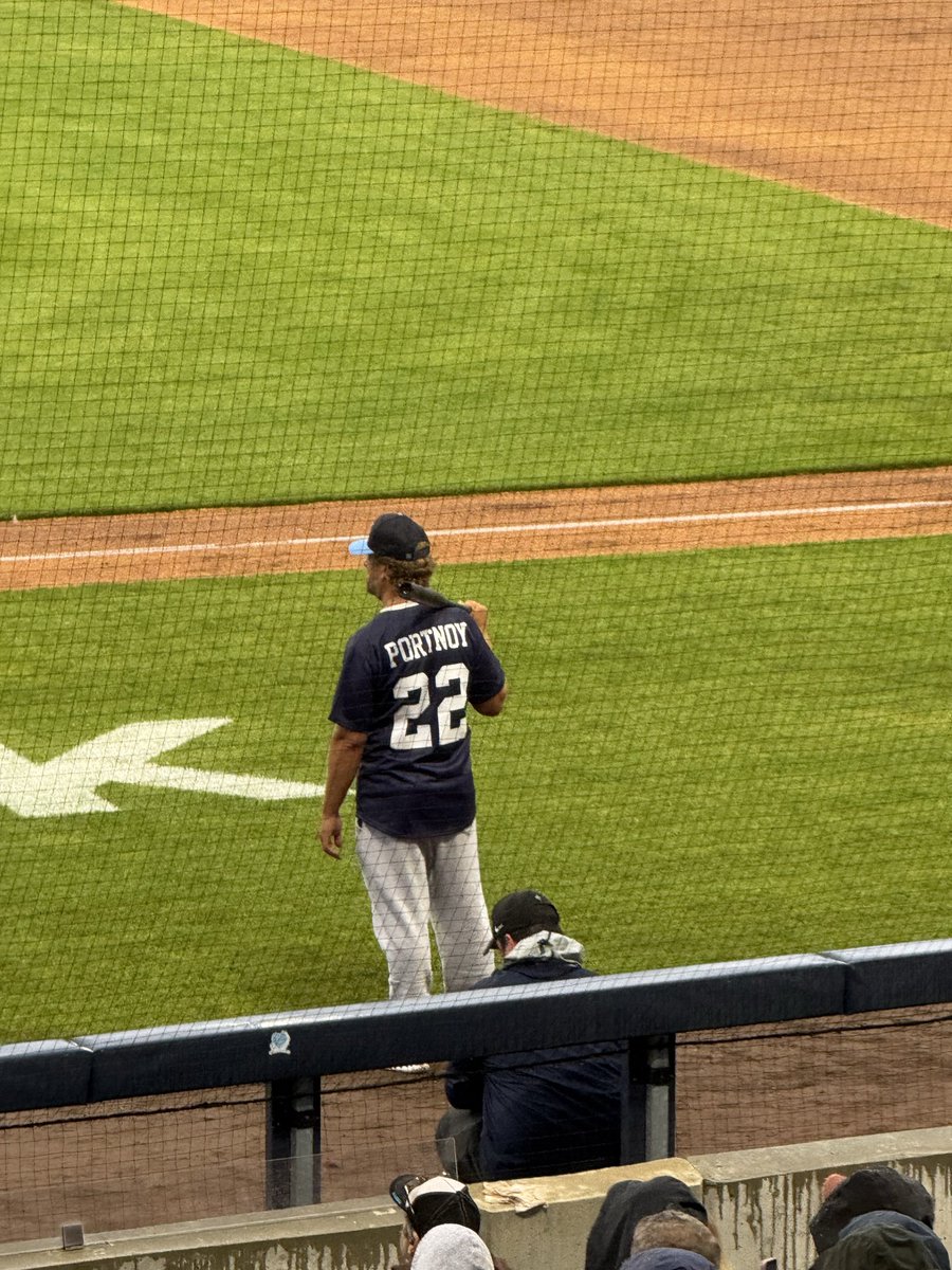Odina's tweet photo. Legend @stoolpresidente
@DrakeMaye2 celebrity softball classic. https://t.co/A0CYvk97kV