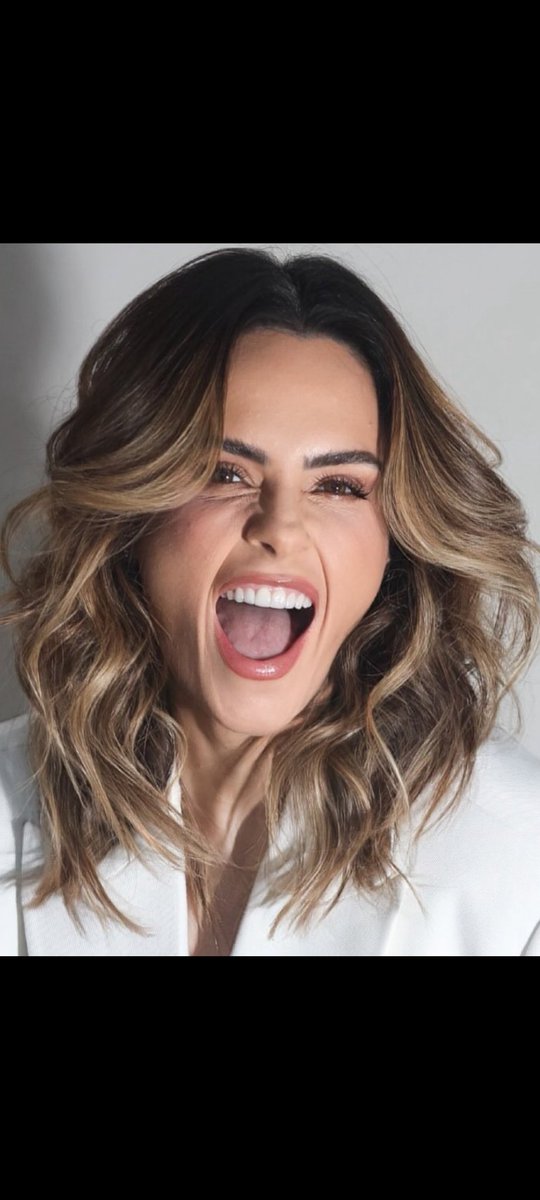 gis__'s tweet photo. Cada dia mais mais mais linda 😍✨ Seja feliz sempre minha Ana, Bruxona! https://t.co/xNxUrMNluE