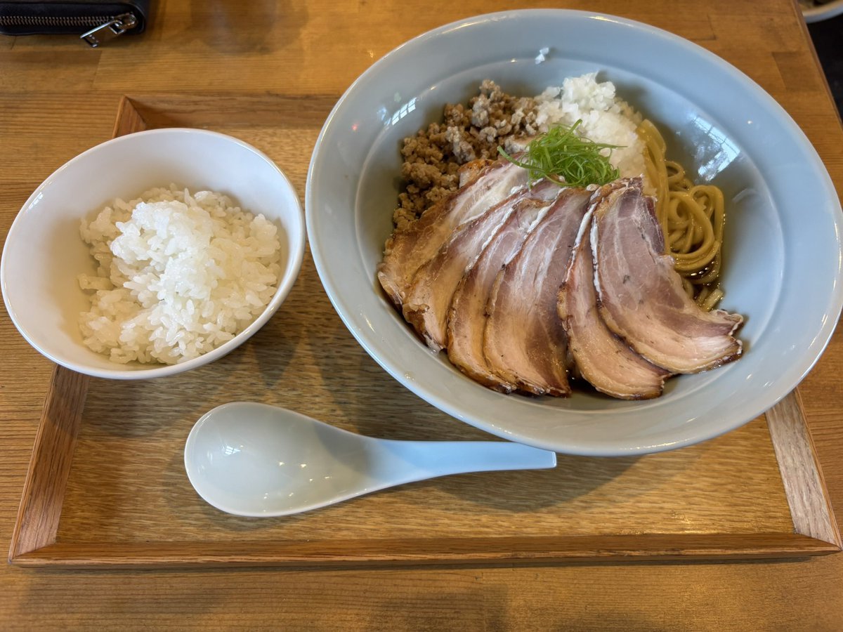 ar71902's tweet photo. 塩そばと焼き豚めし、すみくゆ肉3枚、冷やしラーメンと焼き豚めし、冷やしラーメンと豚丼 https://t.co/gESmsYXaed