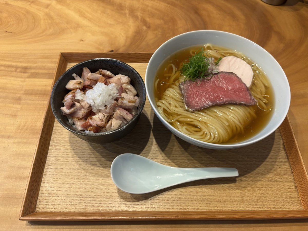ar71902's tweet photo. 塩そばと焼き豚めし、すみくゆ肉3枚、冷やしラーメンと焼き豚めし、冷やしラーメンと豚丼 https://t.co/gESmsYXaed