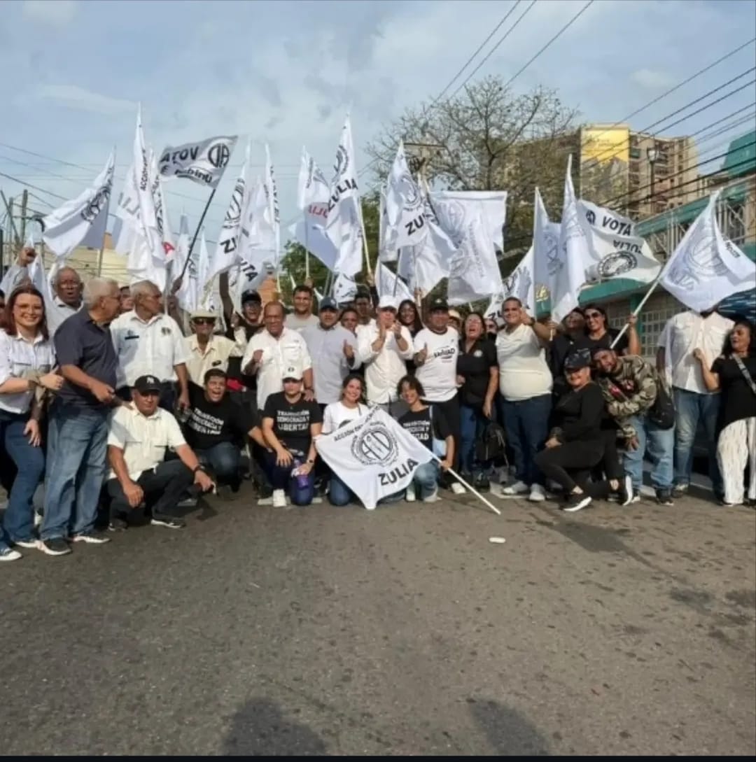 MarinesrinconAD's tweet photo. El equipo de las mujeres de AD en Resistencia  apoyando a los líderes de la Unidad en el Centro de Maracaibo en el Pozón llevando el mensaje sobre el Acuerdo de Panamá.
Democracia y Libertad para Vivir Mejor
@hramosallup @PieroMaroun @OneidaGuaipe @luismatheusad @ElenaValencia1 https://t.co/GaovtKwkSP