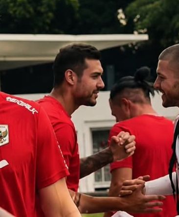 FIndonesiaa's tweet photo. ✅🇮🇩 Dua mantan pemain asing, Kalteng Putra &amp; Adhyaksa, Willian Correia dan Jonathan Campbell kembali mendapat panggilan kedua kalinya dari John Herdman untuk membantu sesi latihan timnas Indonesia.🔥 https://t.co/GPcFUWl7hU