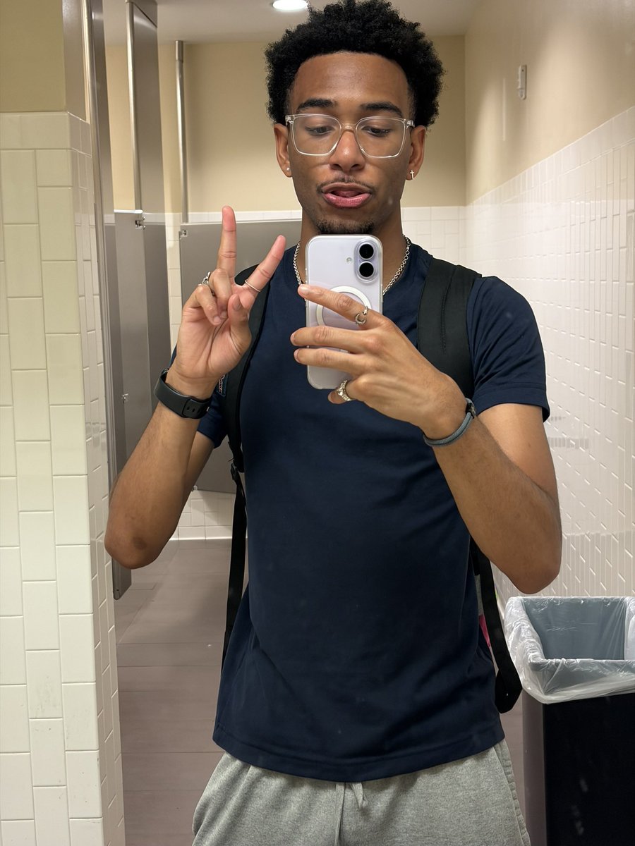 ZaylenAbstract's tweet photo. Forgor to mention I updated the description so everyone is properly shoutouted out because yall are all awesome okay thank u bye https://t.co/yqIzUcZfsP
