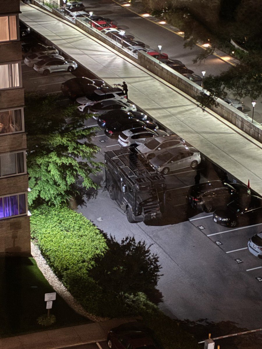 TheDMVLive's tweet photo. DC Police’s Emergency Response Team (SWAT) is on scene of the Idaho Terrace Apartments (3000 block of Idaho Ave NW) after an earlier robbery by five suspects. 

It is believed that suspect(s) barricaded themselves inside of an apartment after the robbery.

📸: Follower Submitted https://t.co/KB4vqybUzG
