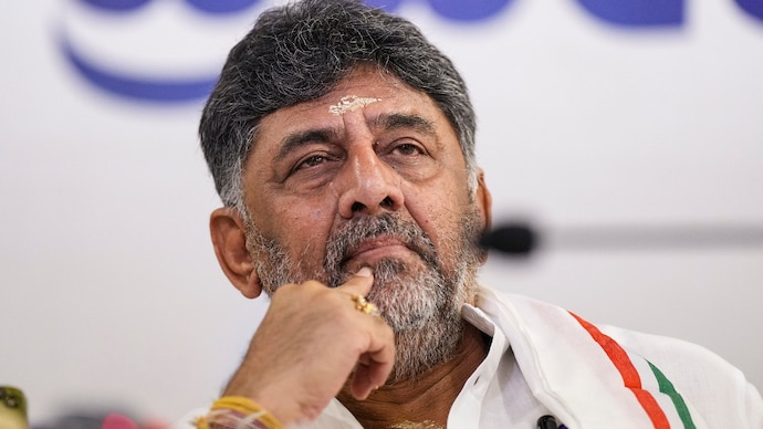 MadhuriDaksha's tweet photo. #Karnataka's #DKShivakumar has become the wealthiest Cm in #India, with declared assets totaling Rs 1,413 crore. His wealth has significantly increased since 2008, largely due to inherited land. His assets include properties, with #liabilities of Rs 265 crore.
#Politics https://t.co/fCUEGWTONQ