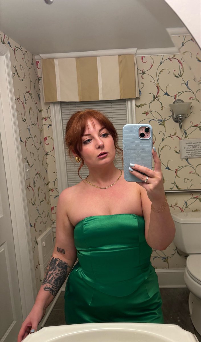 itsrororaynes's tweet photo. poison ivy https://t.co/DHjIhEX53m