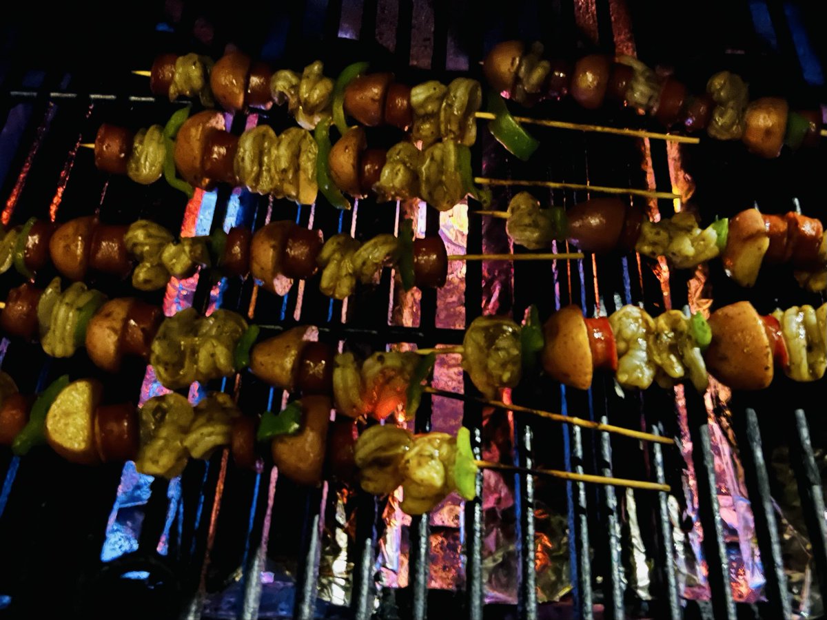 DaGoat404's tweet photo. JERK SHRIMP 🍤 AND SAUSAGE KABOBS‼️😤…. Late Sunday grill night‼️…. U want it to taste good MAKE IT YOURSELF‼️😷 #goodfoodathome https://t.co/9U8b9hNNGM