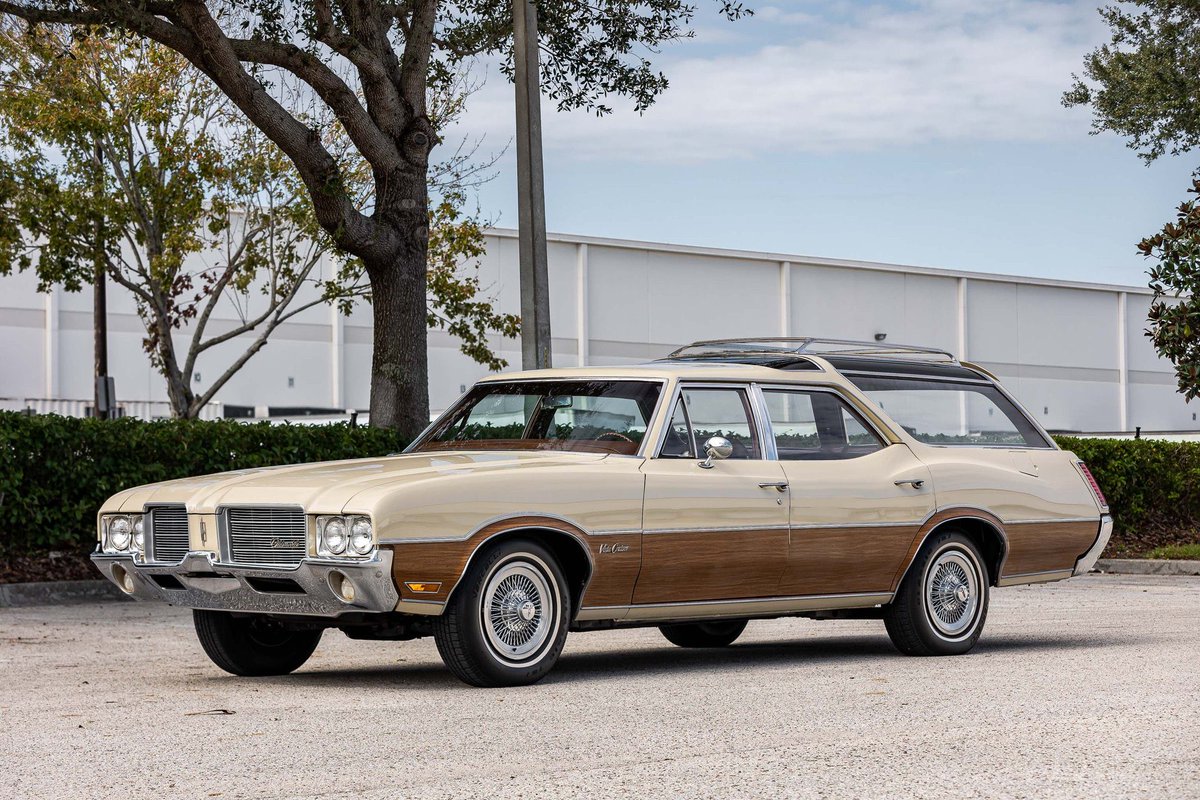 ErlingsTake's tweet photo. @NoDMsPerfavore Oldsmobile Vista Cruiser https://t.co/UVelt0GI8Q