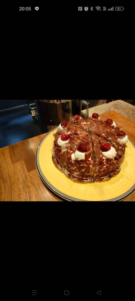 cafe_de_corazon's tweet photo. 今日からケーキセットはフォレノワールになります。リキュールの風味が大人な感じ https://t.co/NrMfrGaNaR