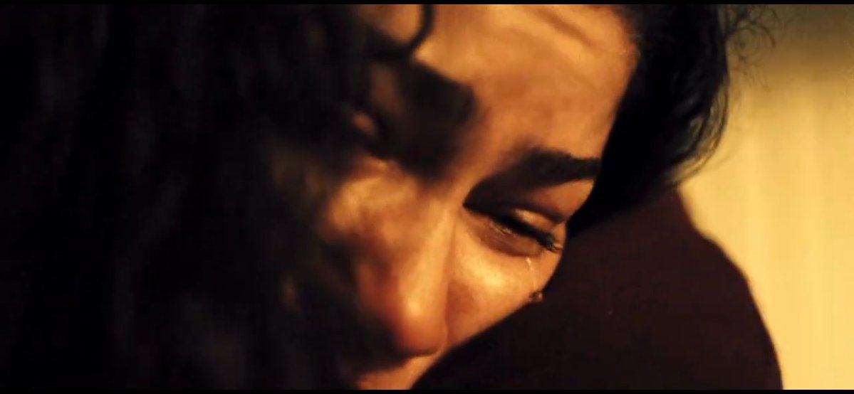 _TheRoyalFan's tweet photo. Me estás diciendo que Rue murió pensando que se reencontró con su mamá, abrazando a su papá y siendo libre con Fez?

 #euphoria https://t.co/G4saQoHvrF