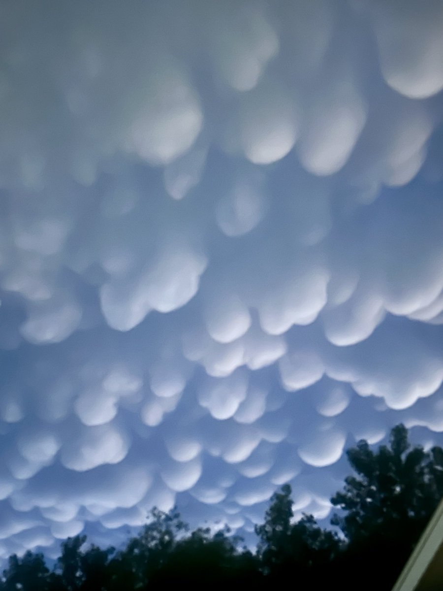 JohnSchalde's tweet photo. @NWSSiouxFalls After Storm clouds! ☁️ https://t.co/vnxuhwkkKw