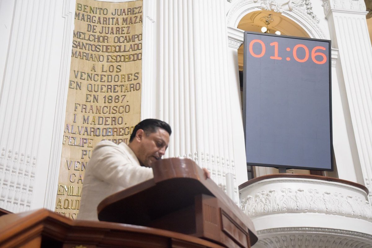 IsraelMorenoVC's tweet photo. 🏛️ Seguimos trabajando desde el @Congreso_CdMex para impulsar iniciativas que mejoren la calidad de vida de las y los capitalinos.

Hoy continuamos dando impulso a iniciativas para fortalecer las sanciones contra quienes tiren o abandonen basura en los espacios públicos, una acción que contribuye a prevenir contaminación, focos de infección e inundaciones.

Porque cuidar nuestra ciudad es una responsabilidad compartida, seguiremos legislando por una Ciudad de México más limpia, ordenada y segura para todas y todos.

#IMR #CongresoCDMX #TrabajoLegislativo #VCarranza #CDMX