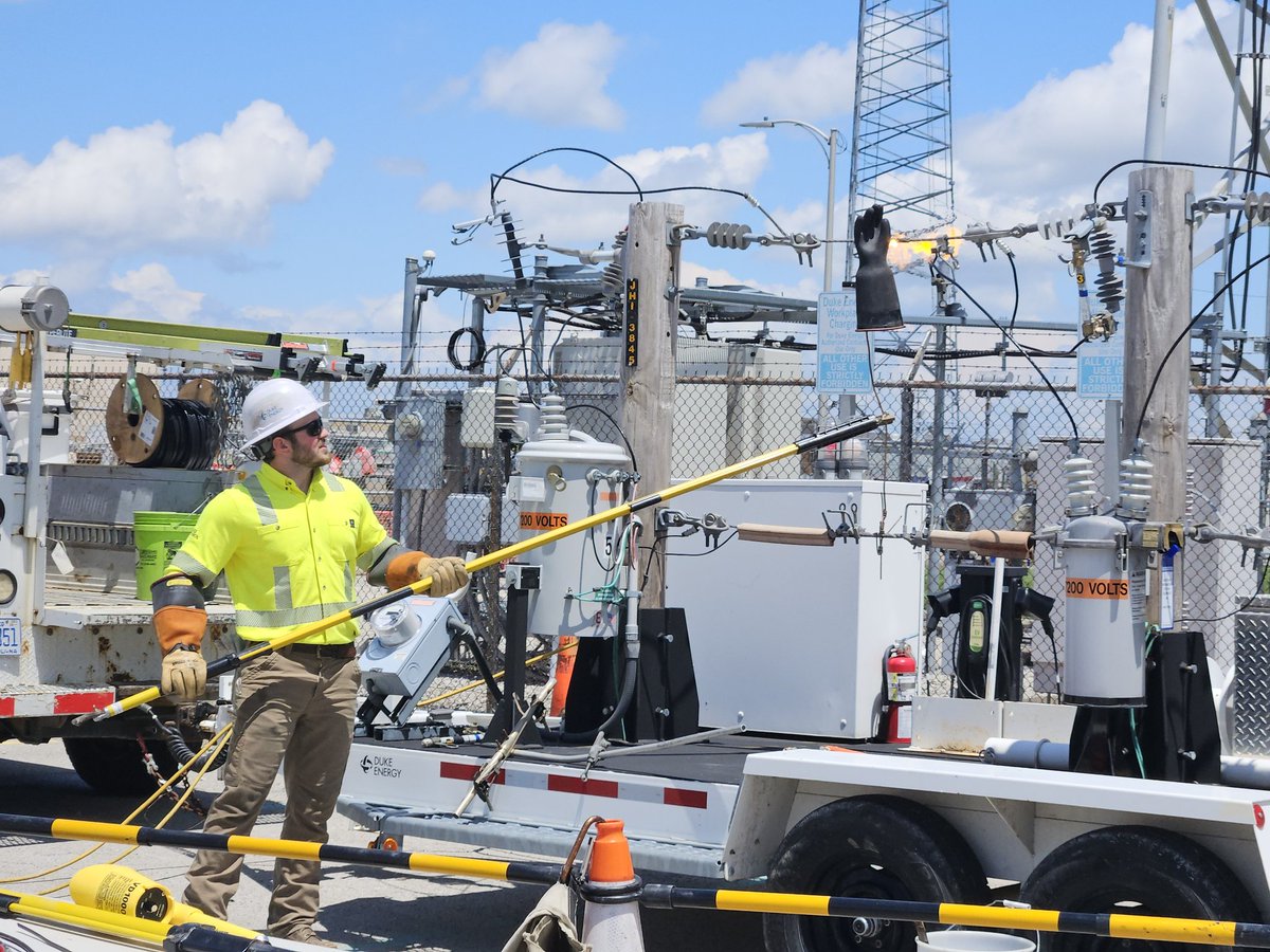 BronesHuber's tweet photo. Southern Indiana scouts learned about electrical safety at a live line demonstration by our @DukeEnergy crews. Thanks to one of our engineering techs who volunteers as an assistant scoutmaster. He and another crew member participating in the demo are both Eagle Scouts. https://t.co/rGN3BmZvO9