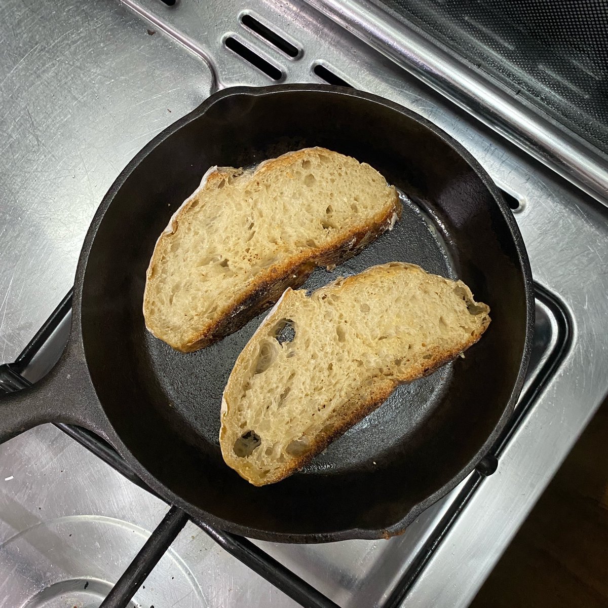 _93degree's tweet photo. Aku juga lg mulai terima orderan sourdough sampai hari jumat ini 🫶🏻 https://t.co/BQ2haLSJVe