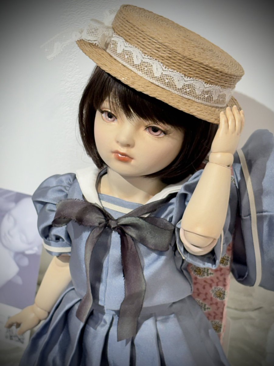 Traumerei_marie's tweet photo. セーラー服の女の子、「あおば」もお家探し中です✨
作品名　あおば
技法　球体関節人形
素材　石粉粘土、グラスアイ、化繊ウィッグ、油彩仕上げ
サイズ 40センチ https://t.co/3140YfesLo