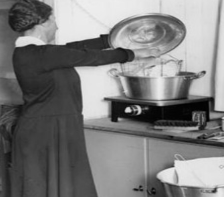 HomeFrontSt's tweet photo. #homefront article of the week: If you lack butter, you should try cod-liver oil, right? Gerd Berget revisits #WWII #Norway to examine in detail how #housewives navigated wartime information needs and how they capably adapted their behavior. Fascinating! https://t.co/fGdIIj7yFc https://t.co/V9zHUAVfV4