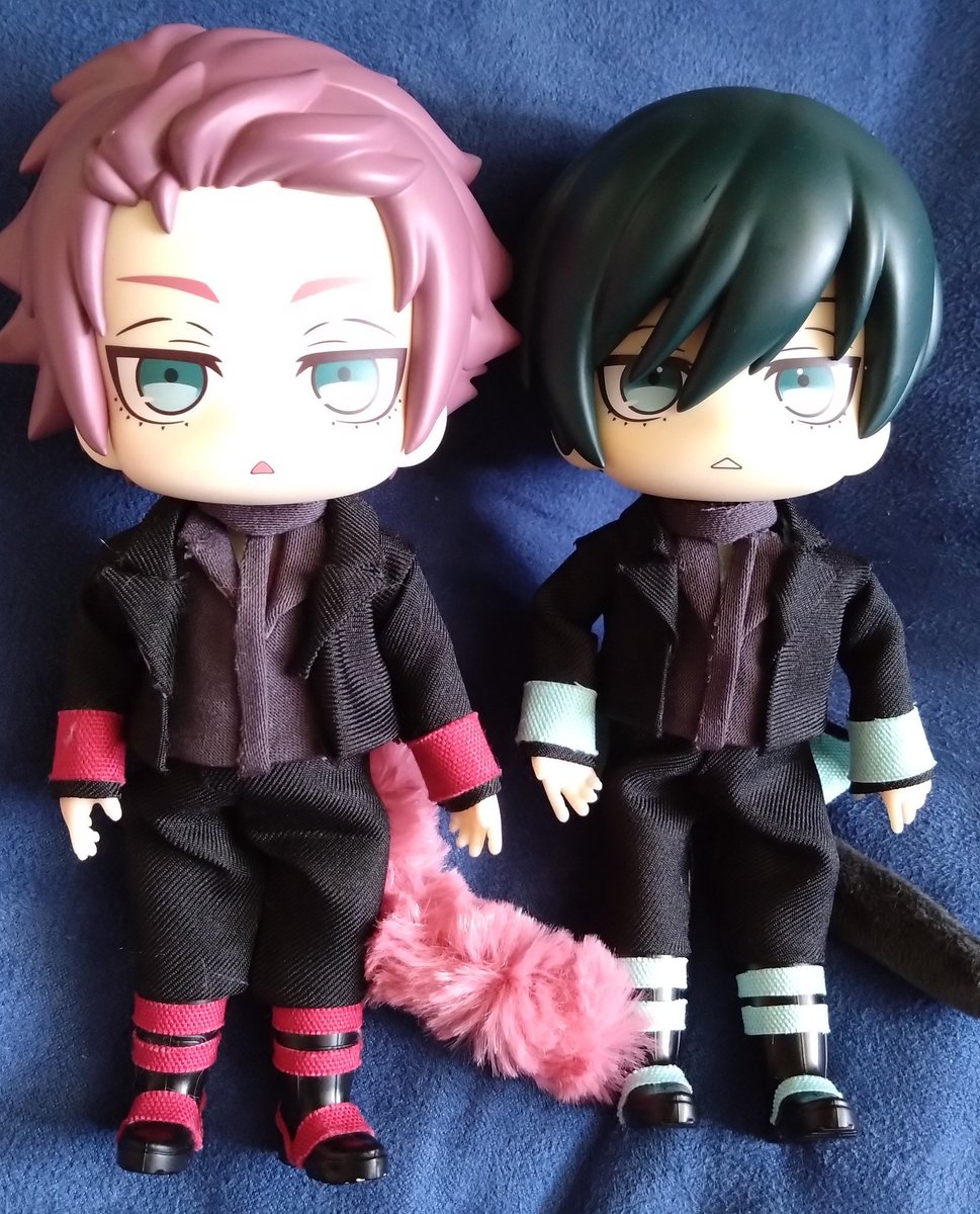 furi4124's tweet photo. だいぶ出来た！！
あと細かい装飾付けたら、ぽくなるかな！
うーん、カチューシャのボリュームが気に入らない https://t.co/JkradiF12W