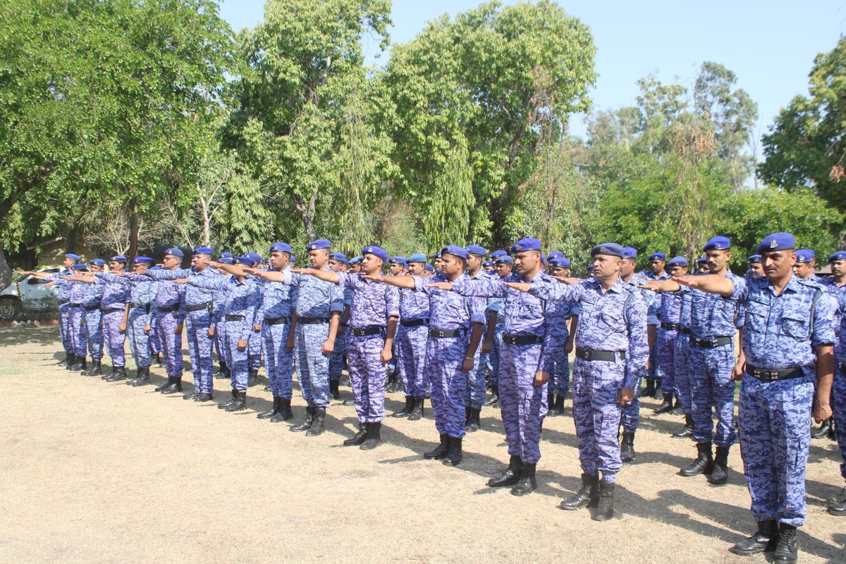103Raf's tweet photo. On #WorldNoTobaccoDay, Sh. Chandam Bobby Singh, Commandant, 103 Bn RAF, administered the anti-tobacco pledge to all ranks. Personnel reaffirmed their commitment to a tobacco-free lifestyle and spreading awareness for a healthier society. #SayNoToTobacco https://t.co/fi4Erw8eFV