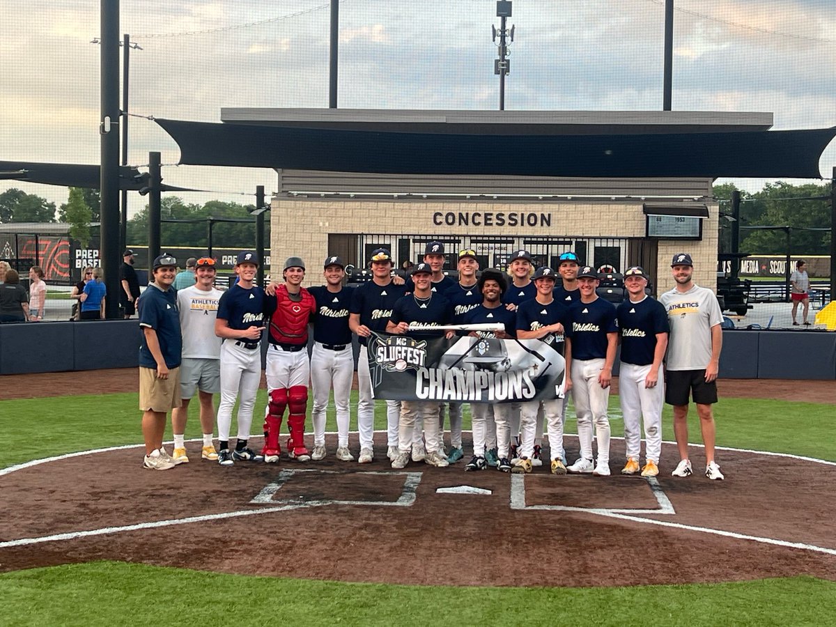 NickHerrinBSB's tweet photo. Had a blast helping coach our 27’s this weekend.

Boys won the tournament and hit 2️⃣4️⃣ total home runs. One of the craziest things I’ve witnessed on a baseball field.

Group played with energy and passion all weekend. Pumped for the Summer.

@PrepBaseballKC @JimmyFackelman https://t.co/0eYvKwoo8X