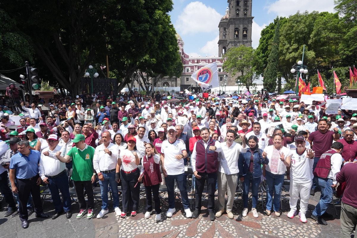 paco_baeza_'s tweet photo. Desde el zócalo de la Ciudad de Puebla, encabezados por nuestro Gobernador, Alejandro Armenta, acompañamos a la Presidenta Claudia Sheinbaum en su informe de Rendición de cuentas, a 2 años del triunfo.

¡Por amor al Pueblo y a la Patria, hasta la victoria! https://t.co/1YriFCjL6H