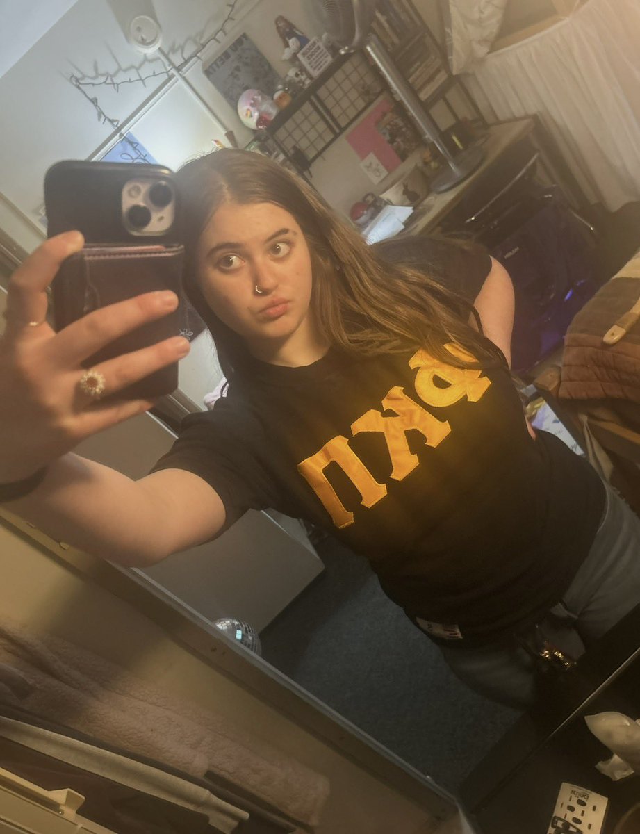 NatzillaXD's tweet photo. INTRO 🌺

I’m Natzilla (nat) | they/she | 18
archaeology student | upstate NY
- queer af
- writer &amp; bookworm
- nature/camping
- world travel

OBSESSED:
- Dan and Phil
- Theatre
- Pokemon!
- Frozen
- pop-punk music
- skulls

Theatre faves: 
Les mis (watched)
Footloose (acted) https://t.co/N3xVXzSUnP
