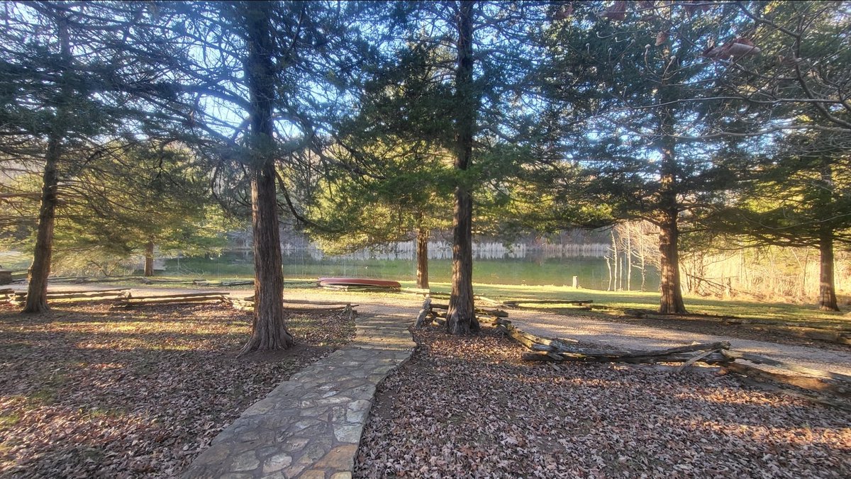 canedeeman's tweet photo. Say something nice about a neighboring state.

If I had to move from Oklahoma, it would be to NW Arkansas.  It's absolutely beautiful. https://t.co/eLXEq5ybWH