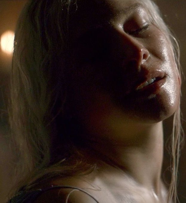 rhaegonthinker's tweet photo. “my mother was too afraid to touch my burned flesh, afraid it would burn her,” aegon laughed mirthlessly, the excutriating hurt hidden beneath his words. “but you, my sister, are born of fire and blood, brazen and beautiful. so beautiful.” https://t.co/mVur7z6sKv